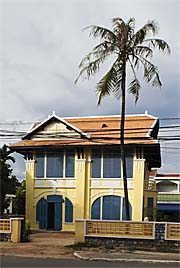 Colonial House in Kampot by Asienreisender